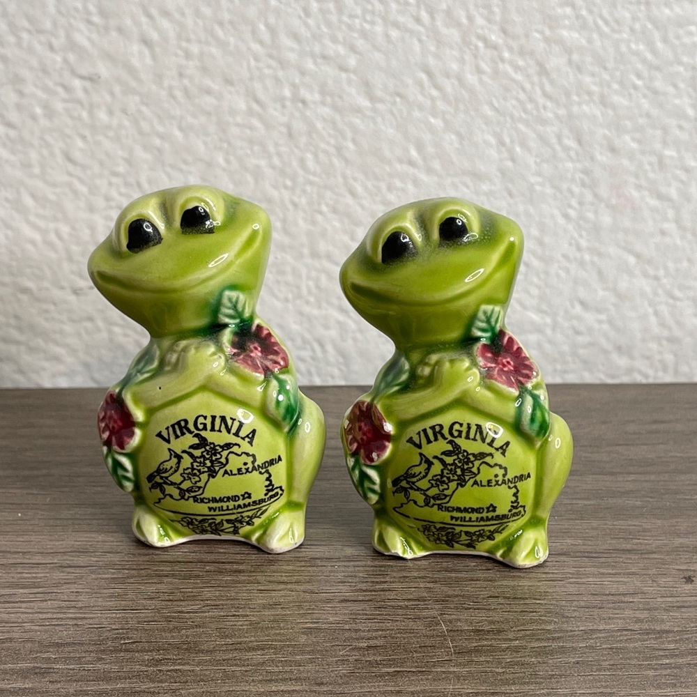 VINTAGE GREEN FROG VIRGINIA SOUVENIR SALT & PEPPER SHAKERS MADE IN JAPAN